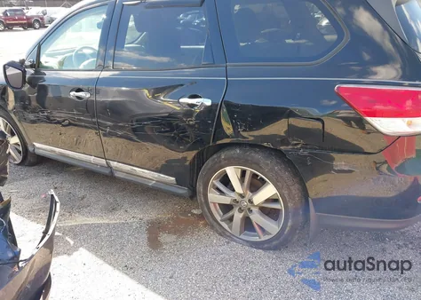 2013 Nissan Pathfinder Platinum z USA, uszkodzony, nr VIN 5N1AR2MM8DC682922